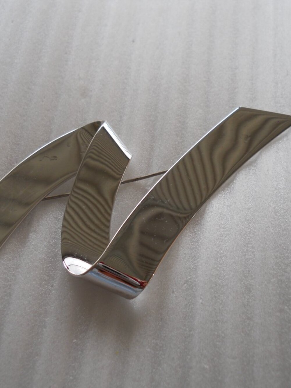 Monet - Ribbon Pin    830 - Picture 3 of 3